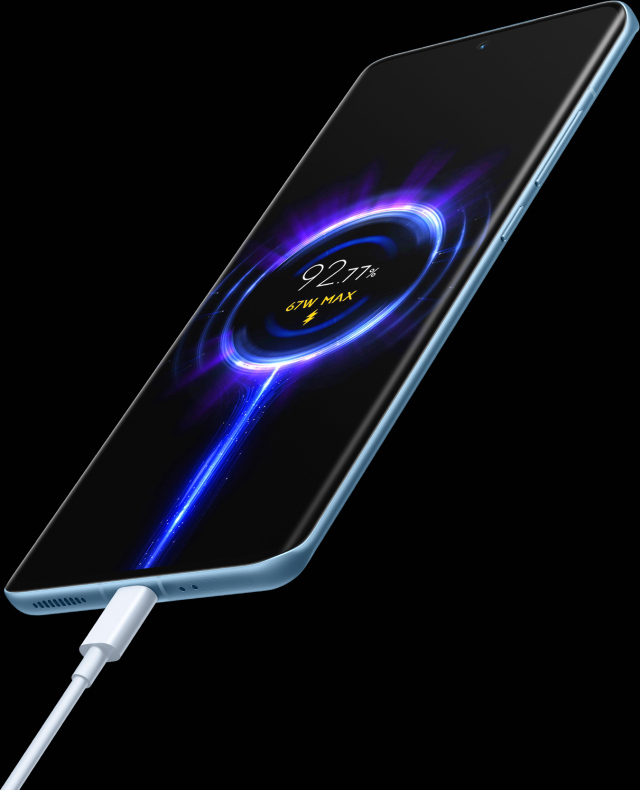 Akıllı telefon üreticileri hem modelleri hem de şarj ya da kulaklık gibi bağlantıları güçlendirmek için birbiriyle yarışıyor.