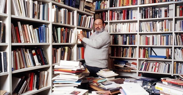  Kişisel kütüphane denince akla ilk olarak 2016 yılında hayata veda eden İtalyan düşünür ve yazar Umberto Eco geliyor. Eco’nun 30 bini aşan kitabı vardı.