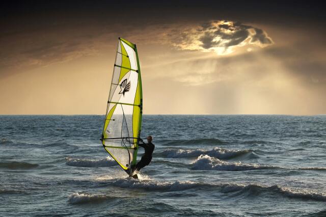 Rüzgâr Sörfü (Windsurf)