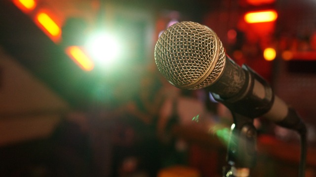 Stand up etkinlikleri gülmek ve keyifli vakit geçirmek isteyenler için birebir. 