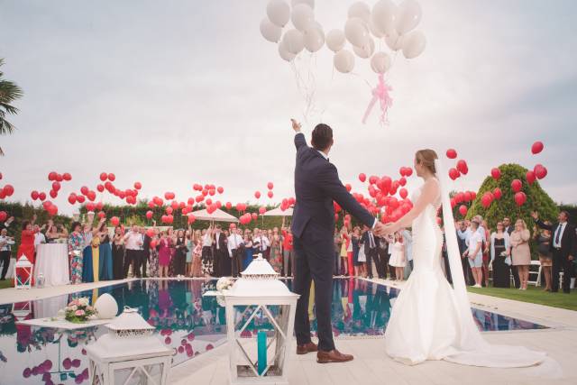 Çoğu düğün planı pandemi sürecinde alınan önlemler ve kurallar sebebiyle nikah merasimine dönüştü.