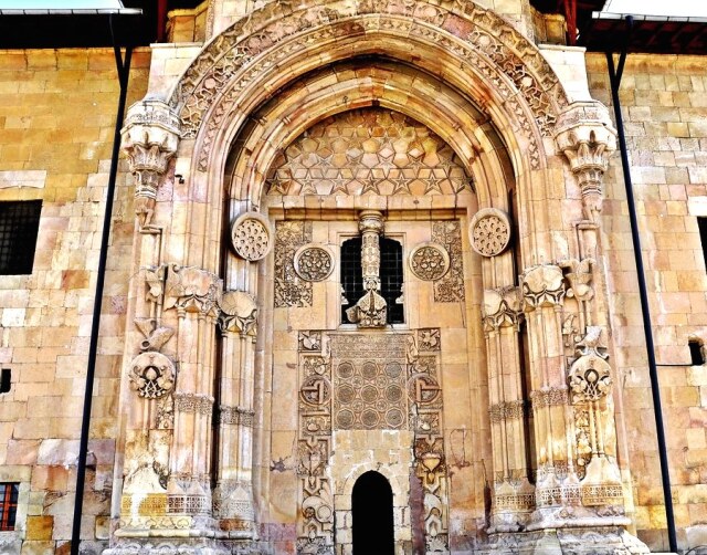 Divriği Ulu Camii ve Darüşsifası Taç Kapı