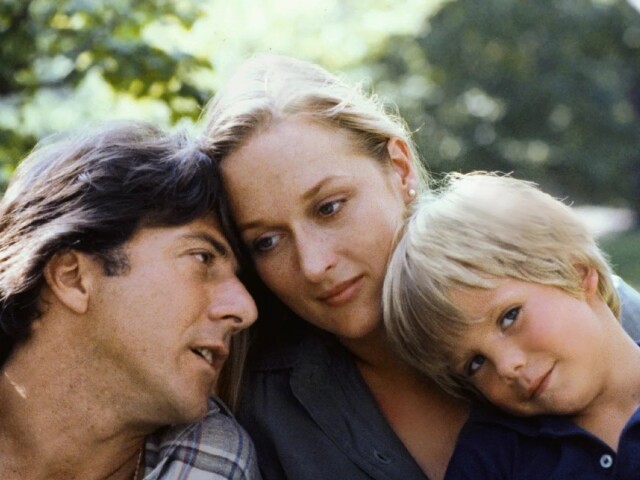 Kramer Kramer’e Karşı, boşanma sonrası baba-oğul ilişkisini işleyen dokunaklı bir klasik. Filmde, Dustin Hoffman, Meryl Streep ve Justin Henry başrolde.