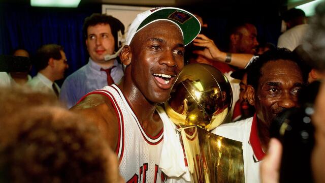 NBA ile bütünleşen bir başka efsane de Chicago Bulls'un en güçlü silahı sayı kralı Michael Jordan oldu.