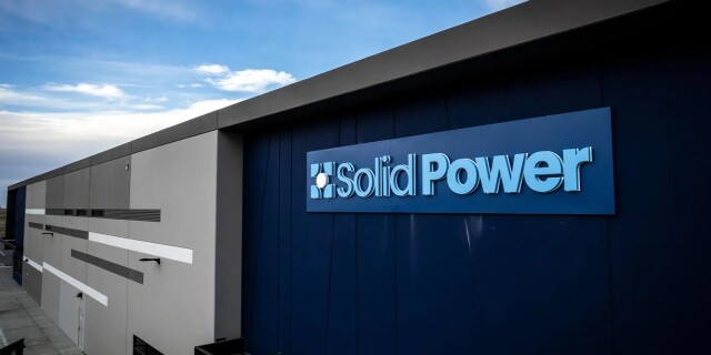 BMW gibi firmalar Solid Power ile prototip araçlar üzerinde testler yapıyor. Bu sinyaller, bir geçiş sürecinin başladığını gösteriyor.
