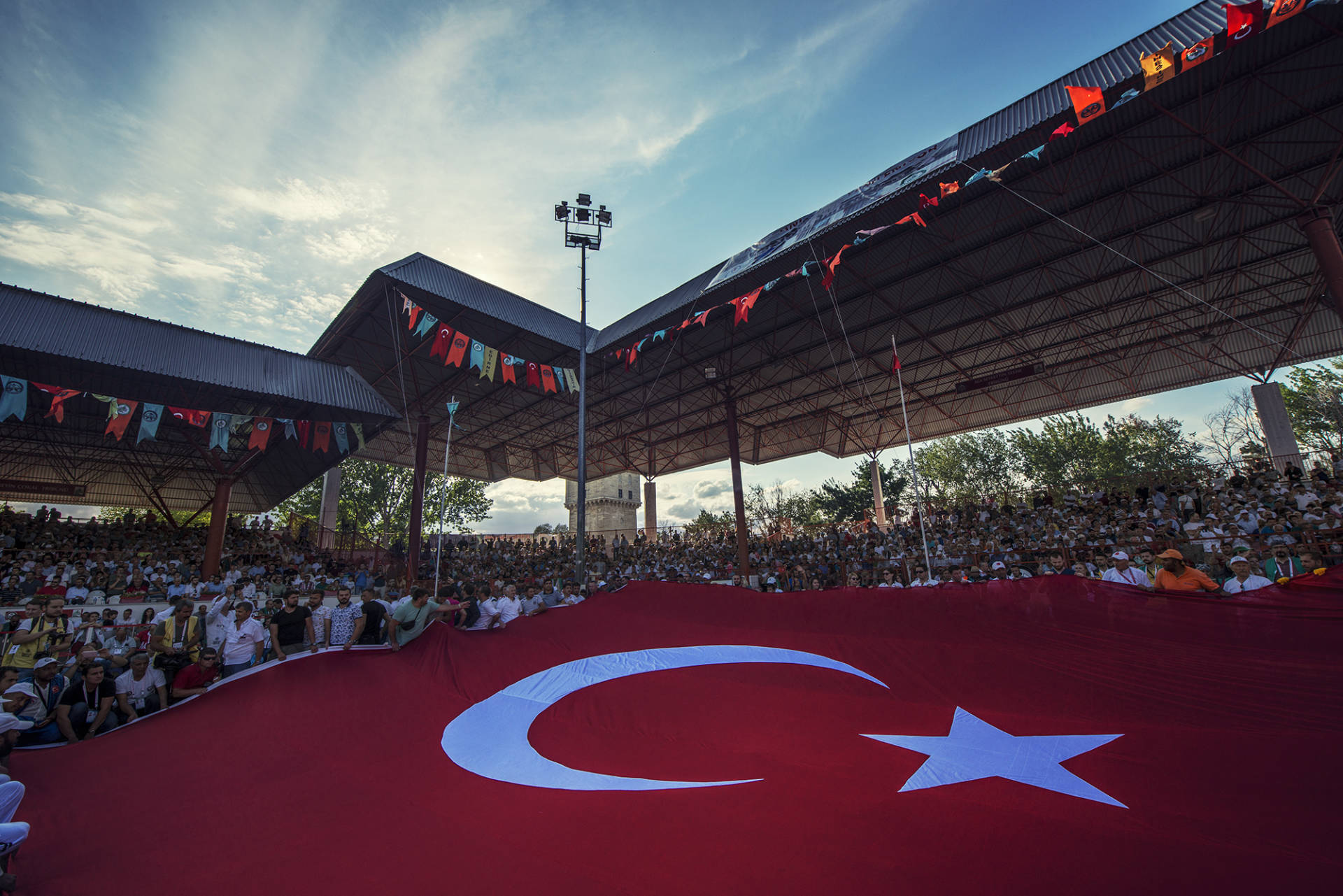 Yüzyıllarca dünyaya kafa tutmuş bir kültürün simgesidir. 