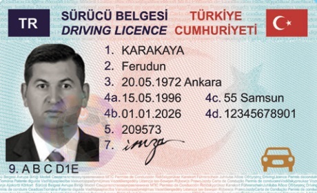 Yeni kimlik kartı ve ehliyetinizi birleştirmek için yeni çipli sürücü belgesine sahip olmanız gerekiyor.