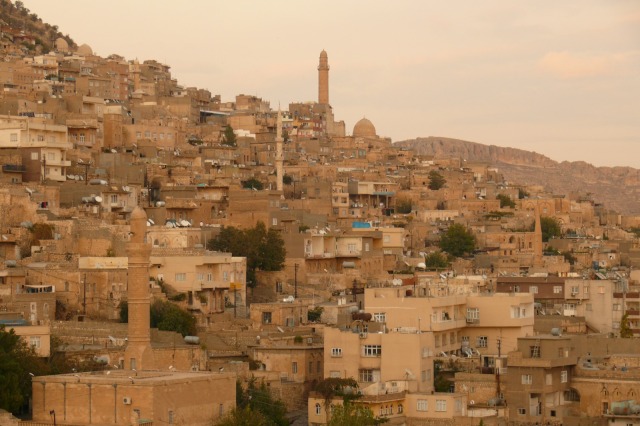 Eşsiz mimari dokusuyla Mardin, benzersiz lezzetleri ve şenlikleriyle otantik ruhunu yaşatıyor