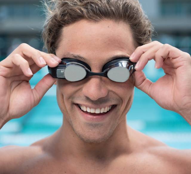 Form Swim uygulamasıyla performansınızla ilgili verileri takip ederken bu cihazı kullanan diğer kullanıcılarla da etkileşime geçebiliyorsunuz.