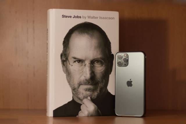 iOS ve Android savaşının rekabeti akıllı telefon teknolojisini bugüne getirdi.
