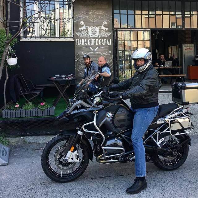 Motosikletiniz yıkanırken bekleyebileceğiniz hoş bir mekan
