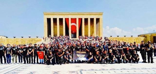 Türk Riders CC üyeleri gazi ve şehit aileleriyle beraber her yıl “Gazi Sürüşü” düzenliyor.