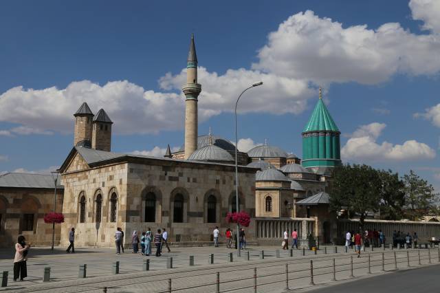 Mevlana Camii.