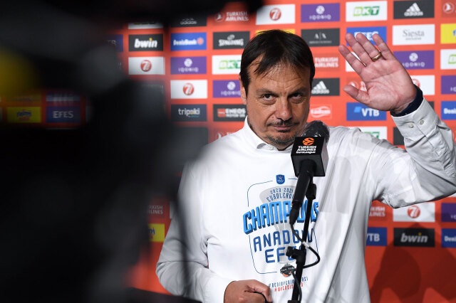 2017’den beri Anadolu Efes’in başantrenörü olan Ergin Ataman’ın sözleşmesi, iki yıl daha uzatıldı.