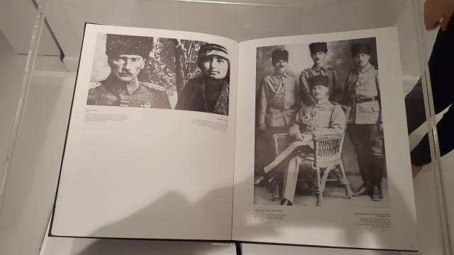 Atatürk, manevi oğlu Abdürrahim Tuncak ile Halep’te.