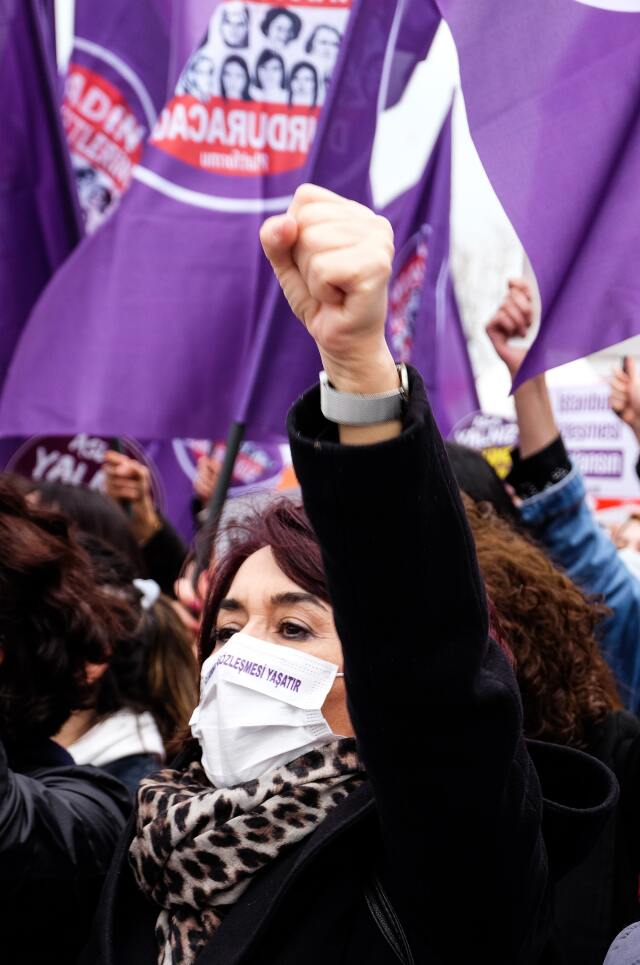 Türkiye’de her yıl binlerce kadın Emekçi Kadınlar Günü için Taksim’de bir araya geliyor. 
