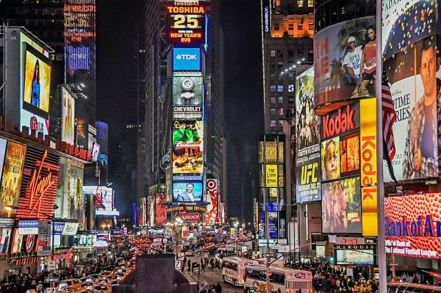 Outdoor reklamların en başarılı örneklerine ABD’de rastlanıyor ve özellikle NY Times Square, outdoor’un en büyük vitrini.  