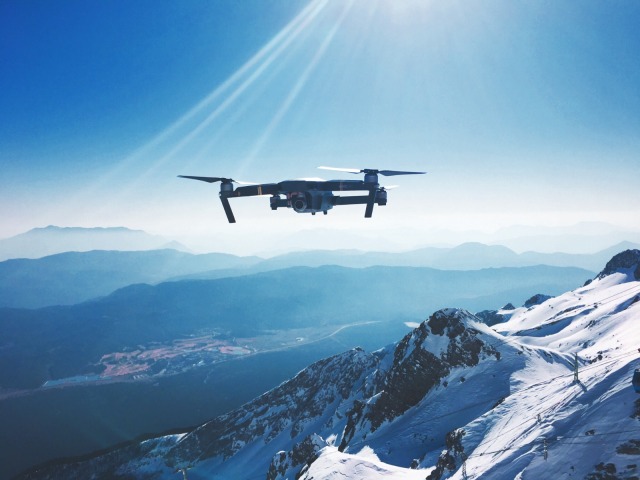 Gelişen teknolojiler kargo dronelarının gündelik yaşamdaki yerini giderek sağlamlaştırdı