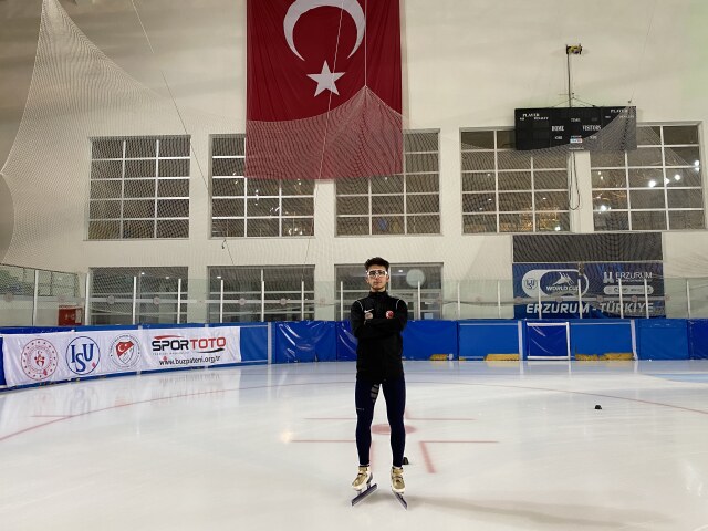 Furkan Akar sürat pateni branşında ülkemizi temsil eden ilk Türk sporcu.