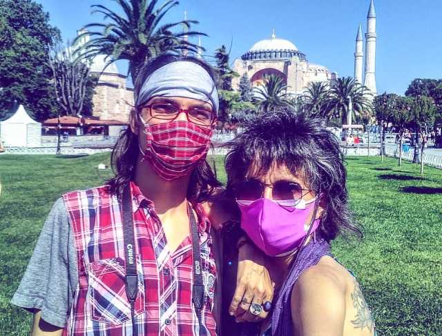 İrem Afşin ve oğlu Nâzım Özgün.