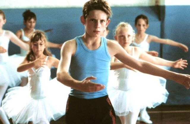 Billy Elliot sanat ile değişen yaşamın toplumsal izdüşümünü sunuyor