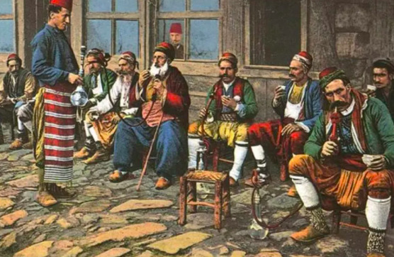 Osmanlı döneminde bir kahvehane.