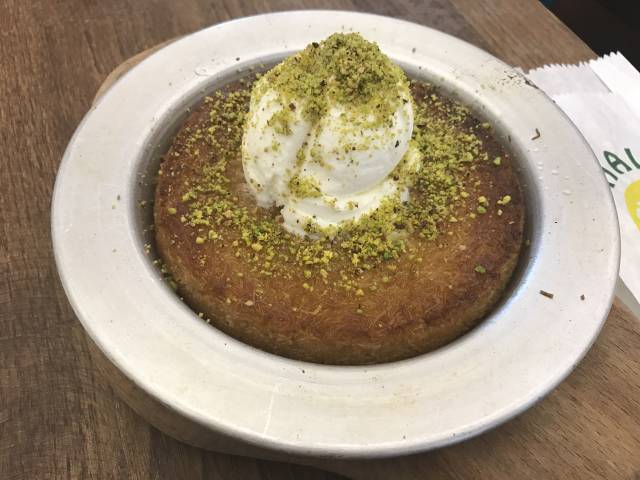 Lahmacunları sipariş ederken künefeye midenizde yer ayırmayı unutmayın!
