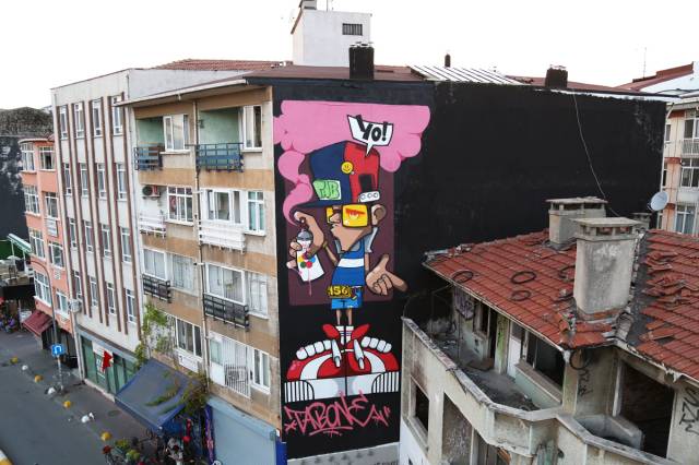Kadıköy Belediyesi 2017 Mural İstanbul Festivali’ne katılan sanatçıların eserleri mahallenin duvarlarını süslüyor.