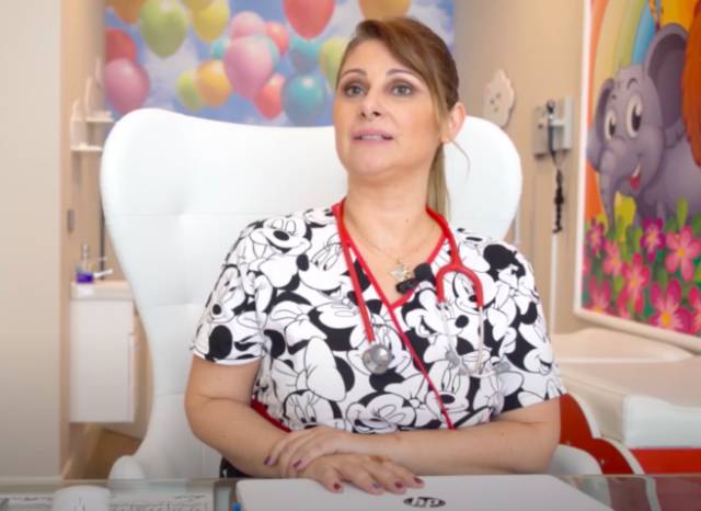 Çocuk Hastalıkları Uzmanı Dr. Merve Başkan, anne sütü ve mamaların plastik kapların içinde mikrodalga ile temas etmemesi gerektiğini söylüyor.