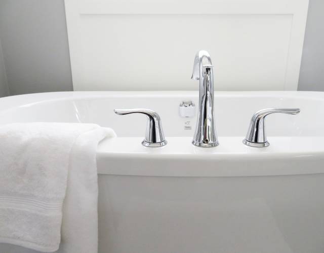 Banyo sırasında ve sonrasında ıslak bırakılan zeminler nedeni ile çok sayıda kaza olabiliyor. 