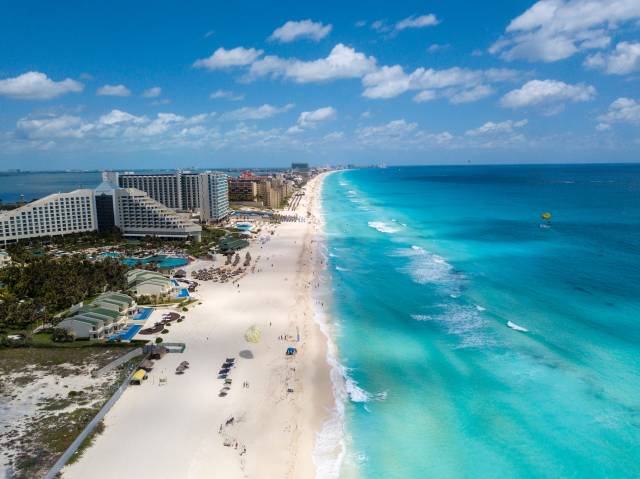 Cancun’da butik otel ve AirBnb kültürü çok yaygın değil. Turistler bu yüzden genelde resort tipi büyük otelleri tercih ediyor.