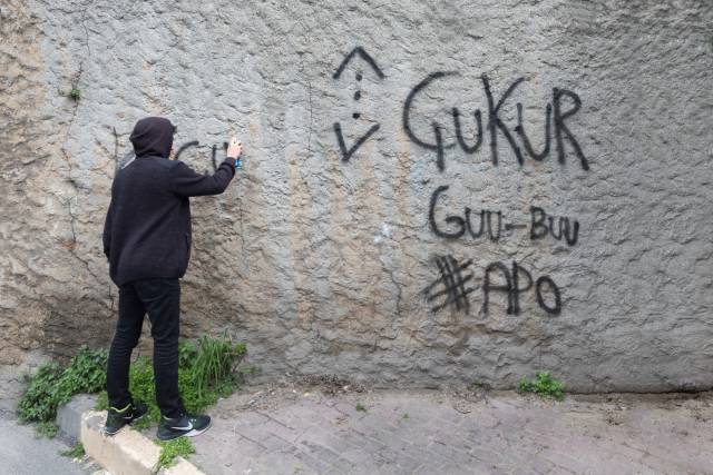 Balat’ın belli bir noktası Çukur dizisine adanmış durumda. Dizinin çekildiği sokak Balat’ın en kalabalık yerlerinden biri. 