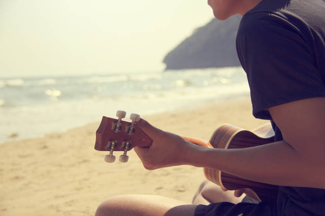 Bir müzik aleti çalarak tüm günün stresini atabilirsiniz.