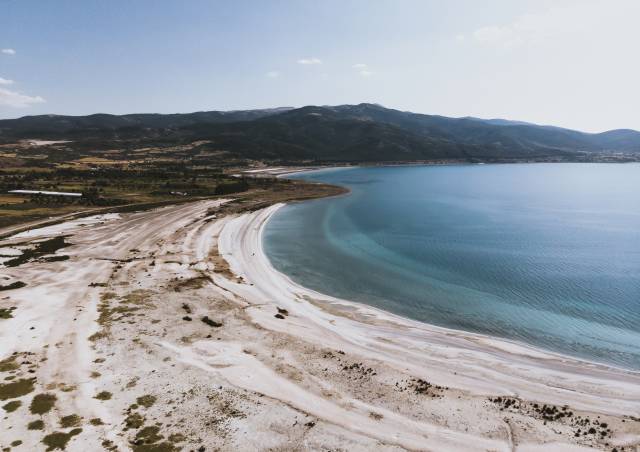 Salda Gölü Jezero Krateri'nde bulunanlara benzer karbonatlar ve çökelme özellikleri içeren dünyada bilinen tek göldür.