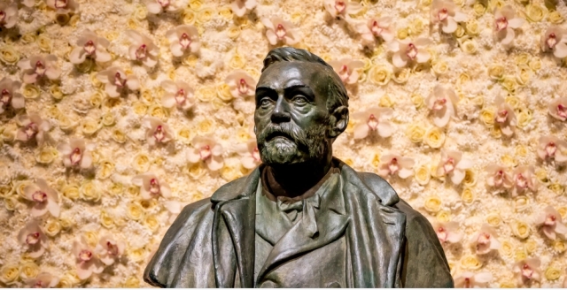 Alfred Nobel’in yaşamı, başarıları, trajedileri ve ardında bıraktığı mirasıyla karmaşık olduğu kadar ilham verici. 