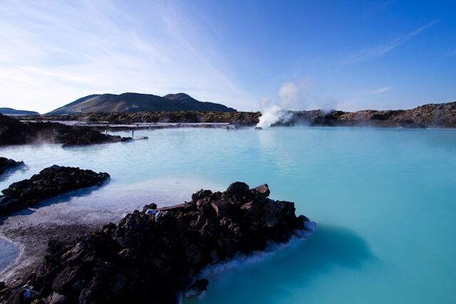 Reykjavik’teki kaplıcaları ziyaret etmek isteyenler, bavuluna mayo ve havlu koymayı unutmasın. 