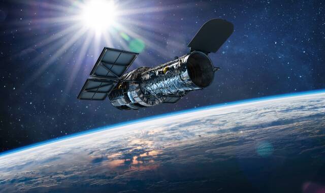 1990'da uzaya gönderilen Hubble Uzay Teleskobu, oluşan ilk gökadaların bebeklik çağını göstermişti.