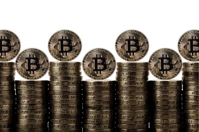 yapılan tüm işlemler Blockchain ismi verilen, değiştirilemez ve kamuya açık dağıtık veri tabanlarında tutuluyor
