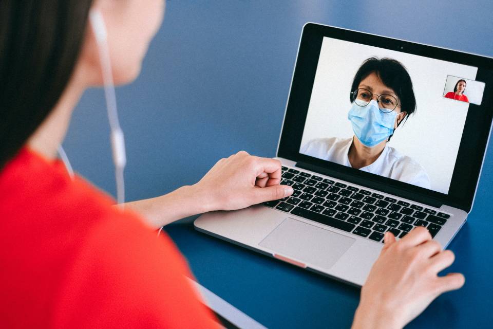 Sağlık sektöründe yükselen trend: Online doktor muayeneleri