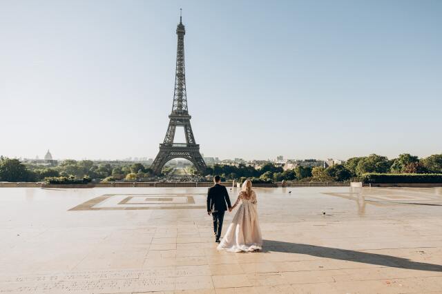 Fransa’nın başkenti Paris, romantik kutlamaların ortak adresi gibi… Her yıl binlerce çift Paris’te evleniyor.