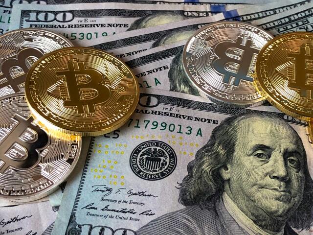 Icrypex’te Bitcoin, Ethereum, Litecoin gibi para birimleriyle ticaret yapılabiliyor.