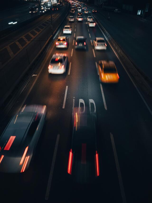 Türkiye'de her yıl binlerce trafik kazası meydana geliyor ve bu kazaların çoğunun nedeni sürücü hataları.