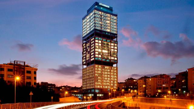 L’eclipse, Le Meridien otelinin terasında.