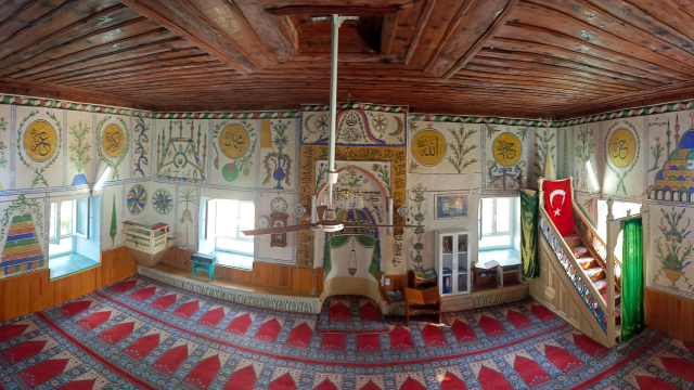 Kalem işi zenginliği dillere destan İdris Köyü Camii