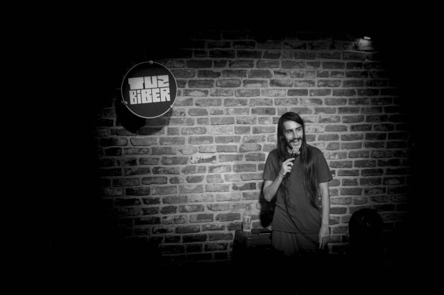 Aylak Bar’da sahneye çıkan TuzBiber’in programına, tuzbiberstandup.com sayfasından ulaşabilirsiniz.