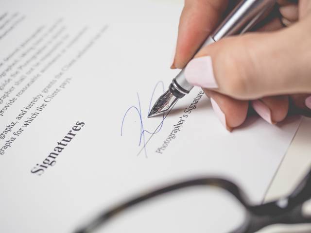 Pazarlıkta orta yolu bulmak için transfer ücreti ve bonus talep edebilirsiniz.