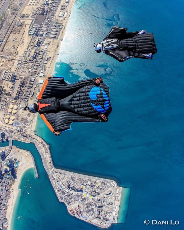Mesut Turan’ın İtalyan wingsuit pilotu arkadaşıyla Dubai atlayışı