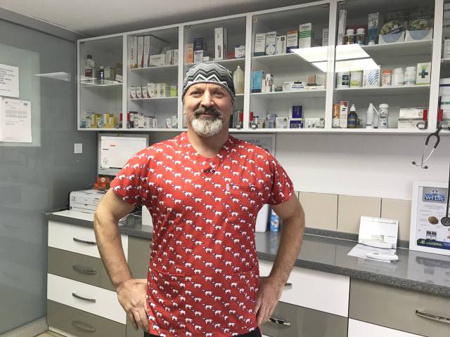 Veteriner hekim Özgür Keskin.