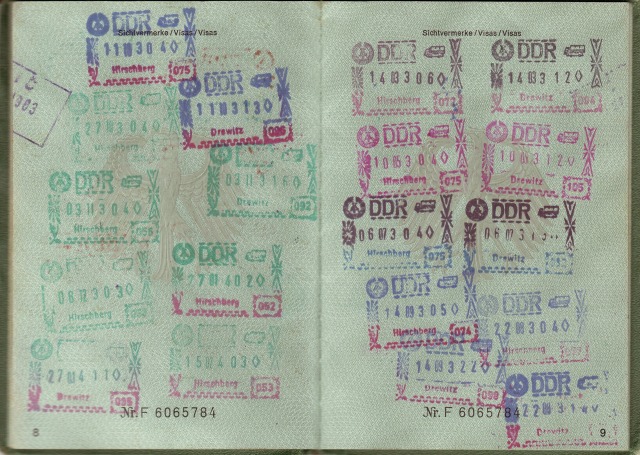 Seyahat ederken her ülkeye girişinizde ve çıkışınızda o ülkenin kendine özgü damgası pasaportunuza vurulur.