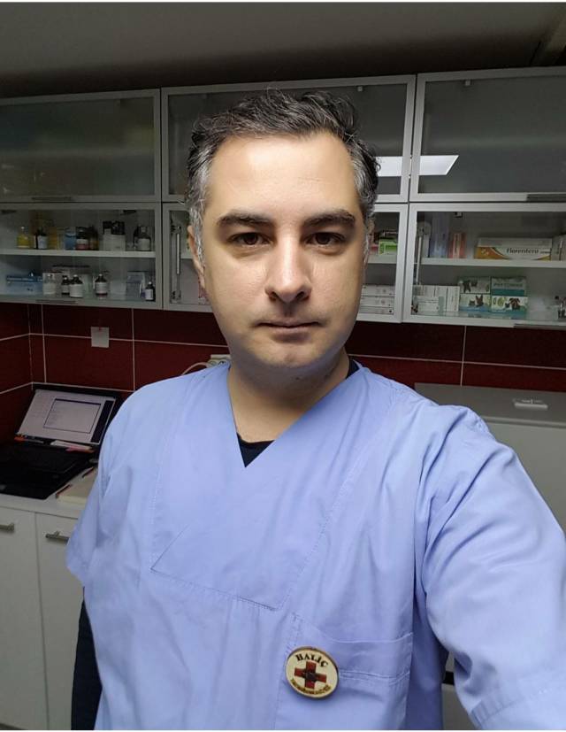 Haliç Veteriner Kliniğinden Veteriner Hekim Tolga Ordukaya, evdeki kalan yemeklerin sokak hayvanlarına verilmesini tavsiye ediyor.